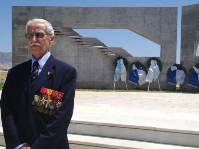Πέθανε ο τελευταίος επιζών του Β΄ Παγκοσμίου Πολέμου, ο θρυλικός πιλότος Κωνσταντίνος Χατζηλάκος